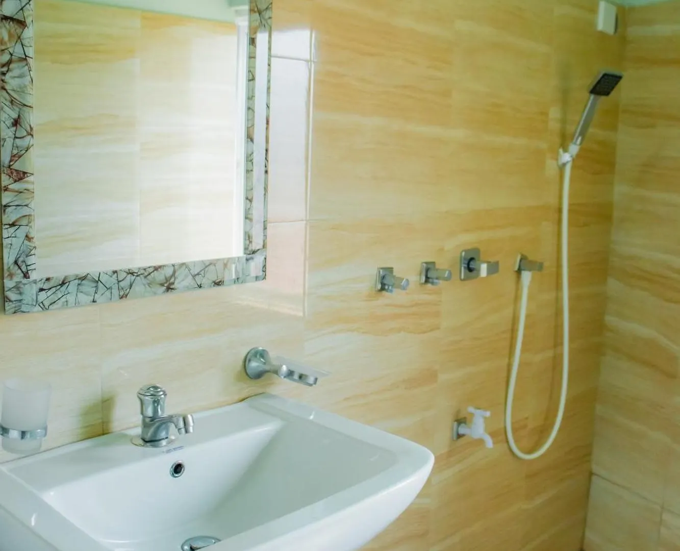 Randima Hotel Negombo 0*,